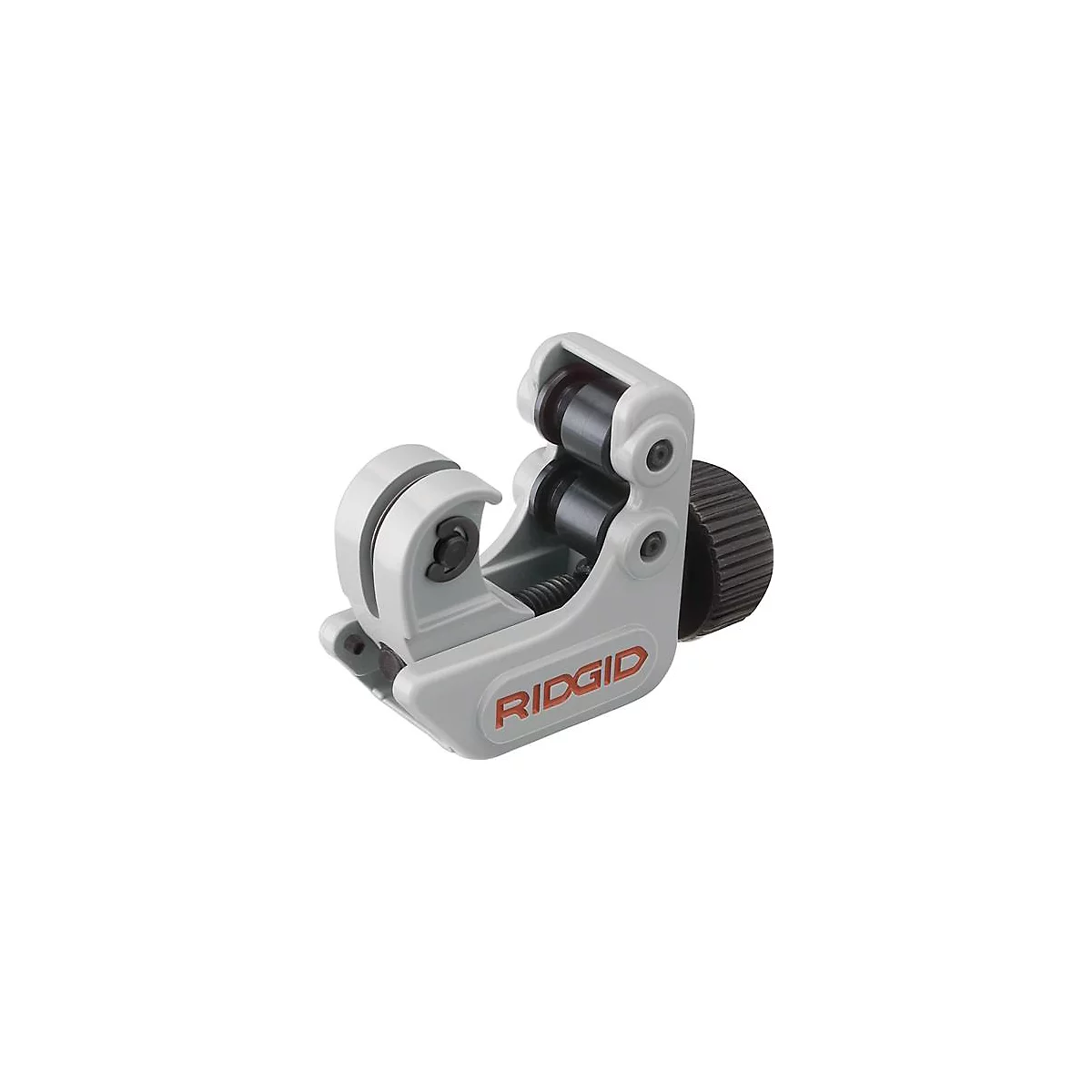 Pijpsnijder, grijs met zwarte rollen en handvat. De letters RIDGID zijn oranje zichtbaar.