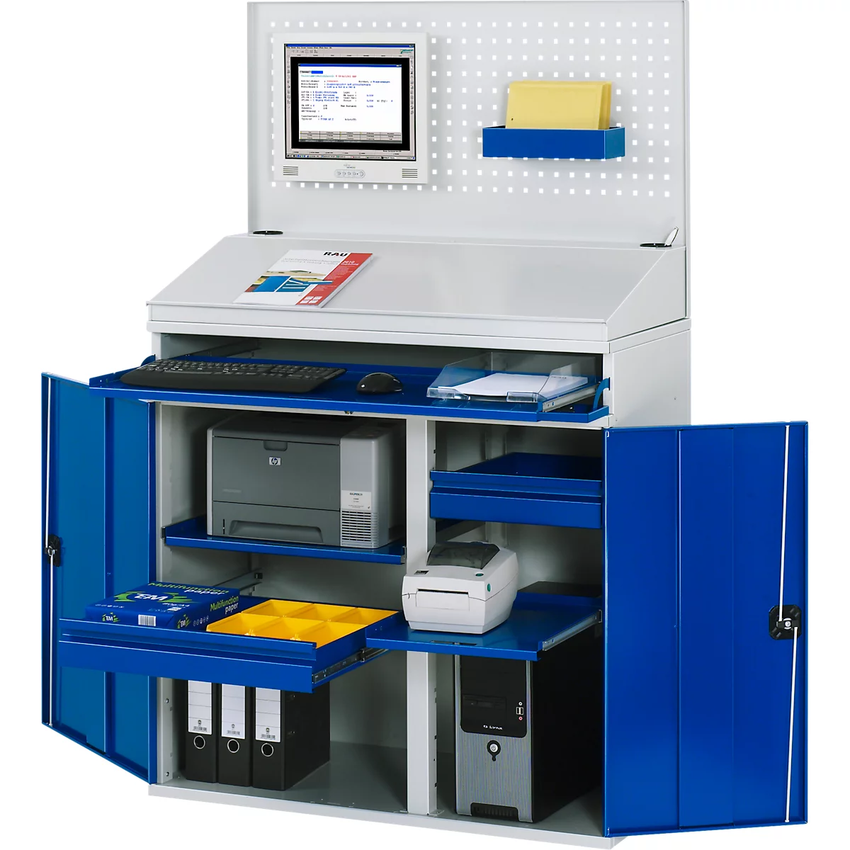 Kantoorkast met scherm, toetsenbord, printer en pc. Blauwe deuren open.