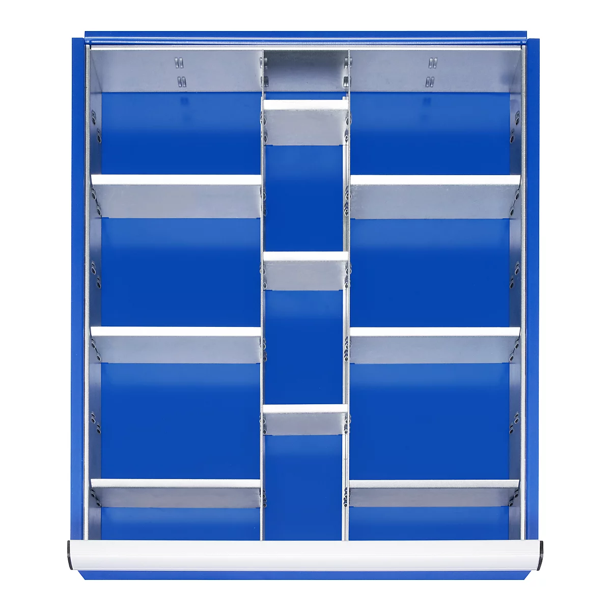Blauer Schrank mit silbernen Einlegeböden. Im Inneren mehrere Fächer und Ablagen.