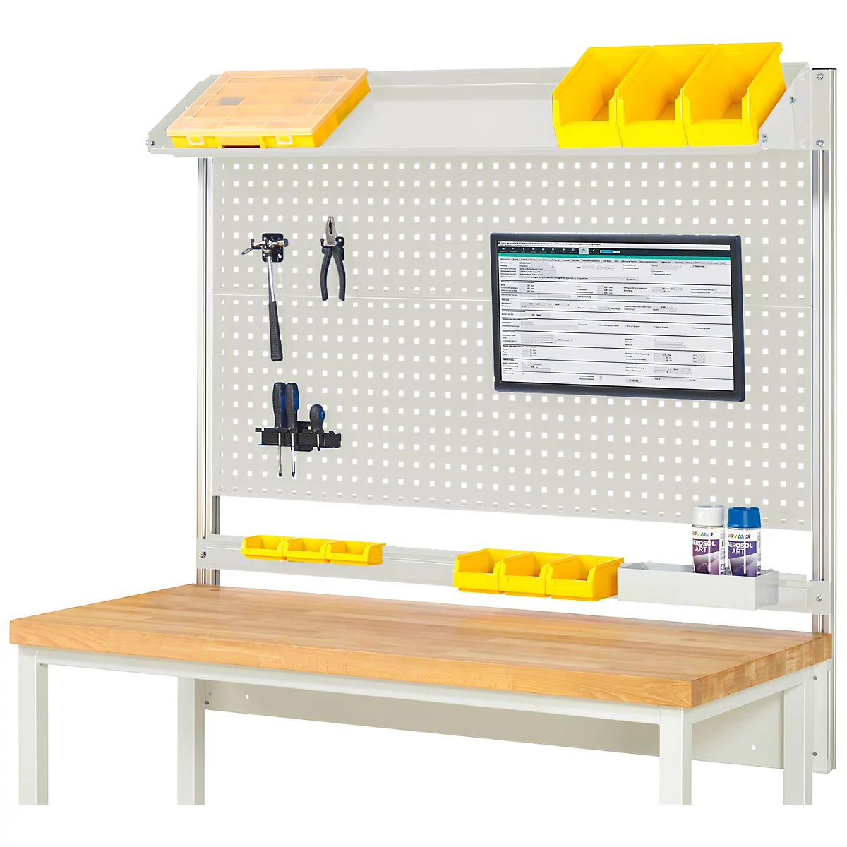 Werkbank met pegboard, gele bakken, gereedschap en documenten, tegen een lichte achtergrond.