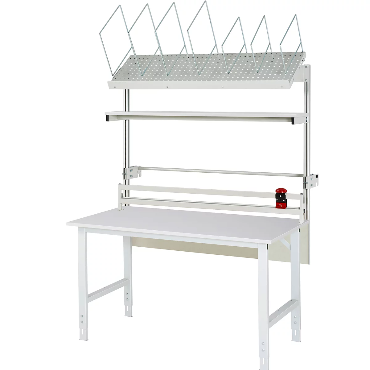 Weißer Werkbanktisch mit Regalsystem, mit Ablagen, Halterungen und rotem Element.