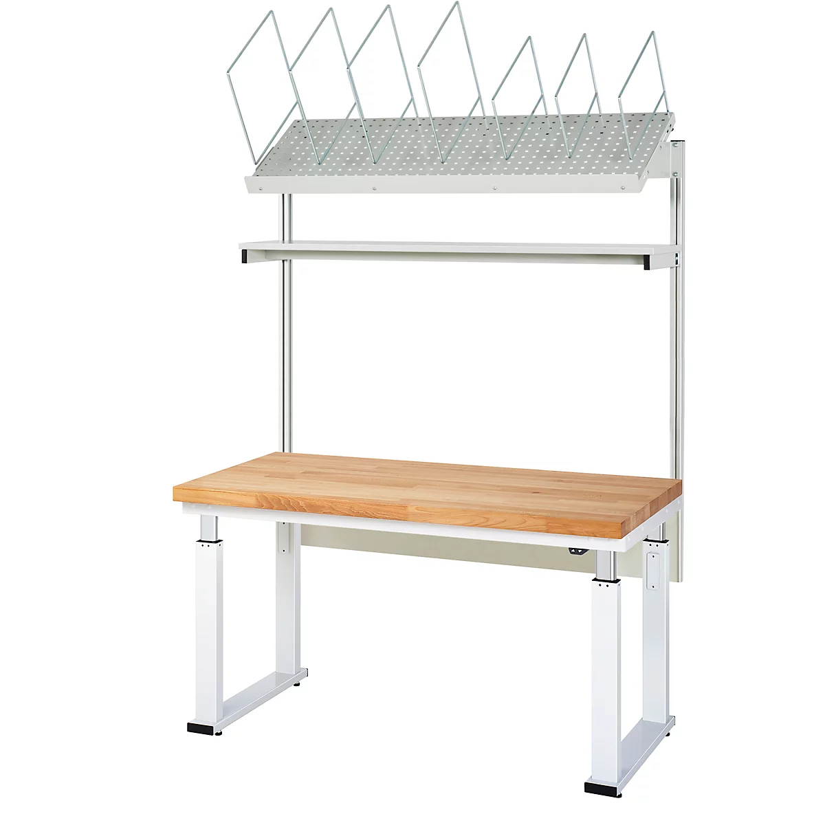 Ein höhenverstellbarer Arbeitstisch mit heller Holzplatte und weißem Gestell, Regal mit Aktenhaltern.