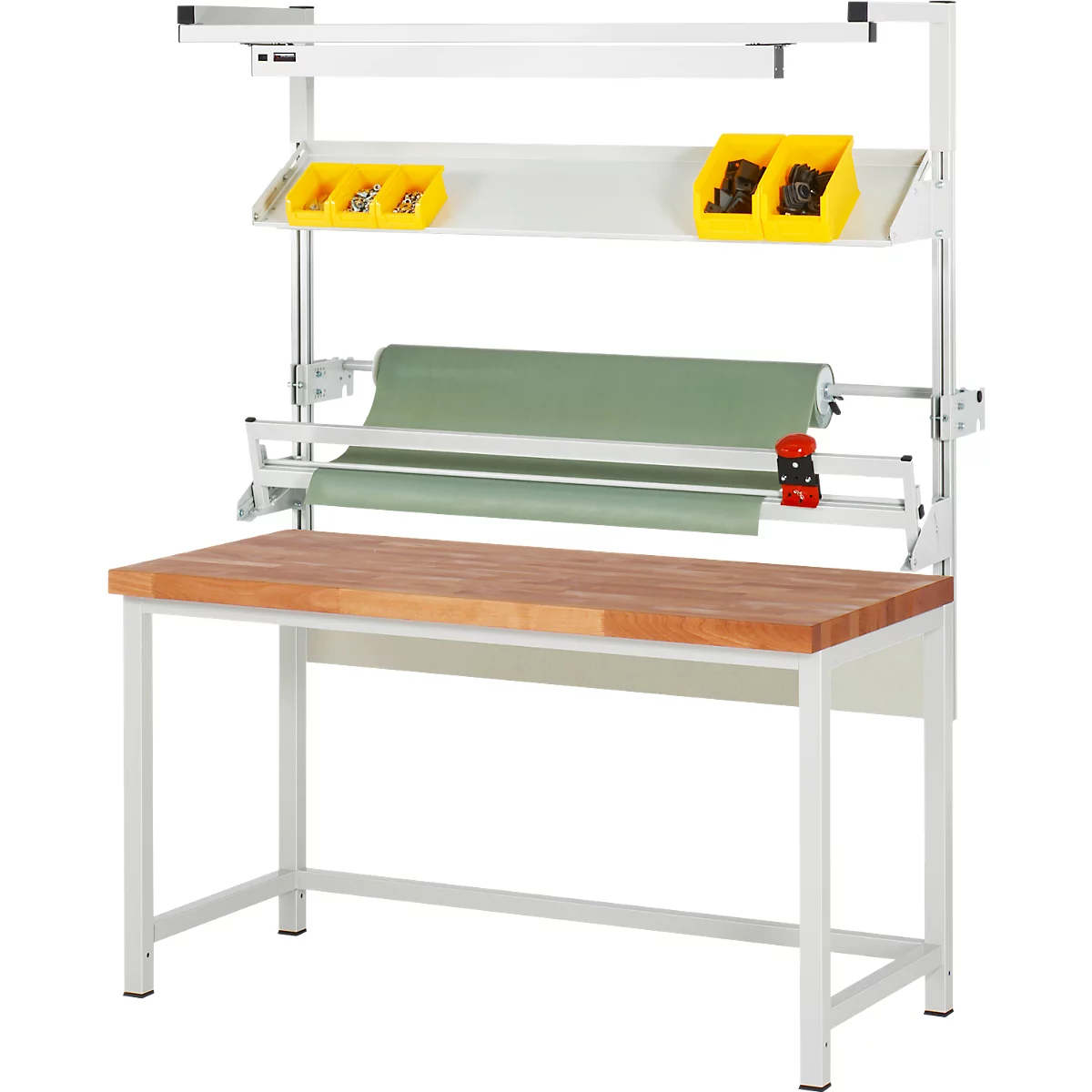 Werkbank mit Holzarbeitsplatte, Rollenhalter, gelben Behältern und Beleuchtung.