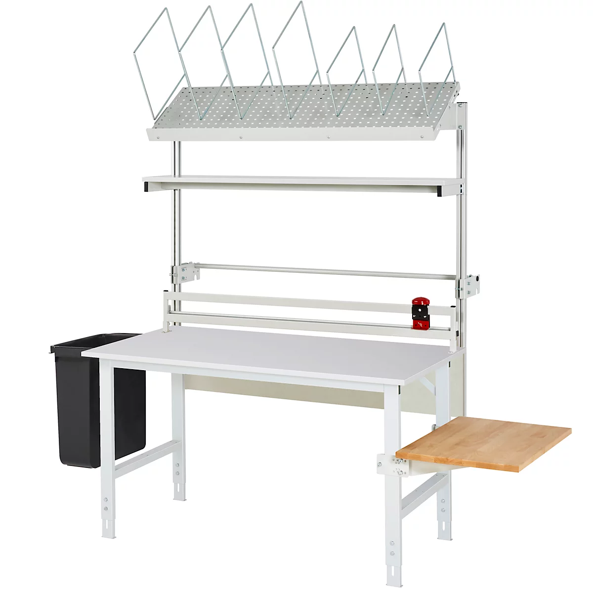 Weißer Packtisch mit diversen Ablagen, Papierrollenhalter und einem kleinen Holzaufleger. Links ein schwarzer Mülleimer.