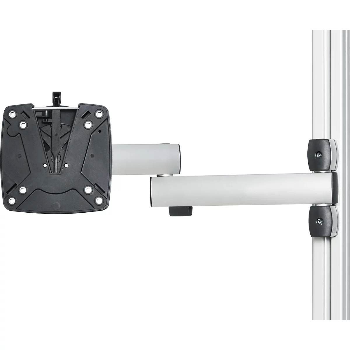 Monitorhalterung. Schwarze Halterung mit silberfarbenem Arm, an einer vertikalen Aluminiumsäule befestigt.