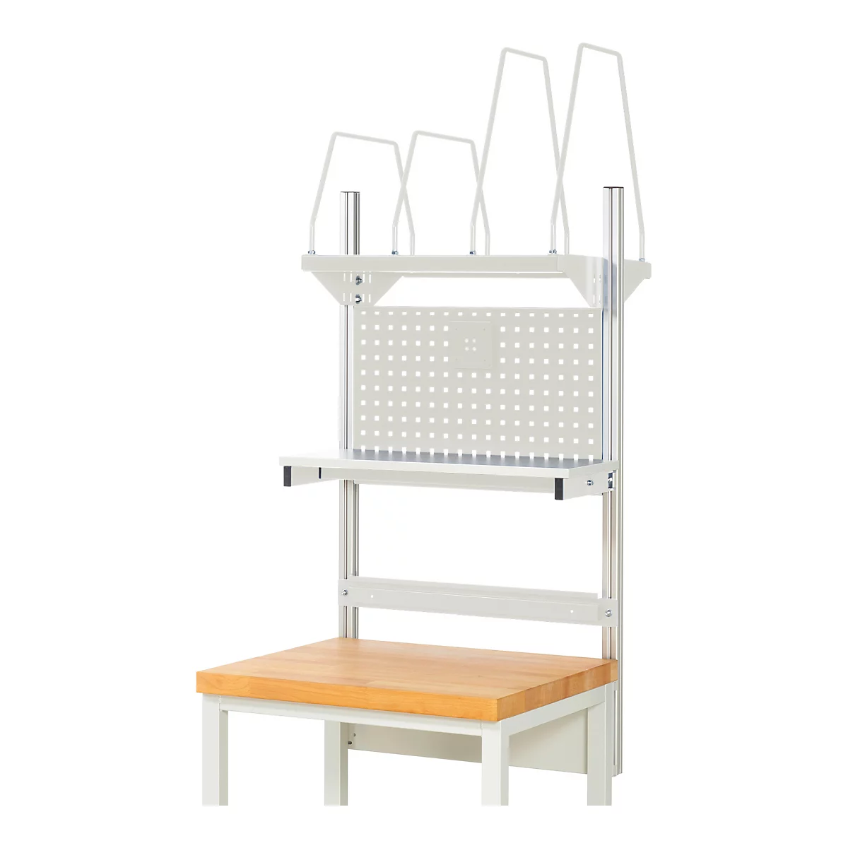 Werkbank met wit frame, houten blad en pegboard. Schappen met draadbeugels en opbergvakken.
