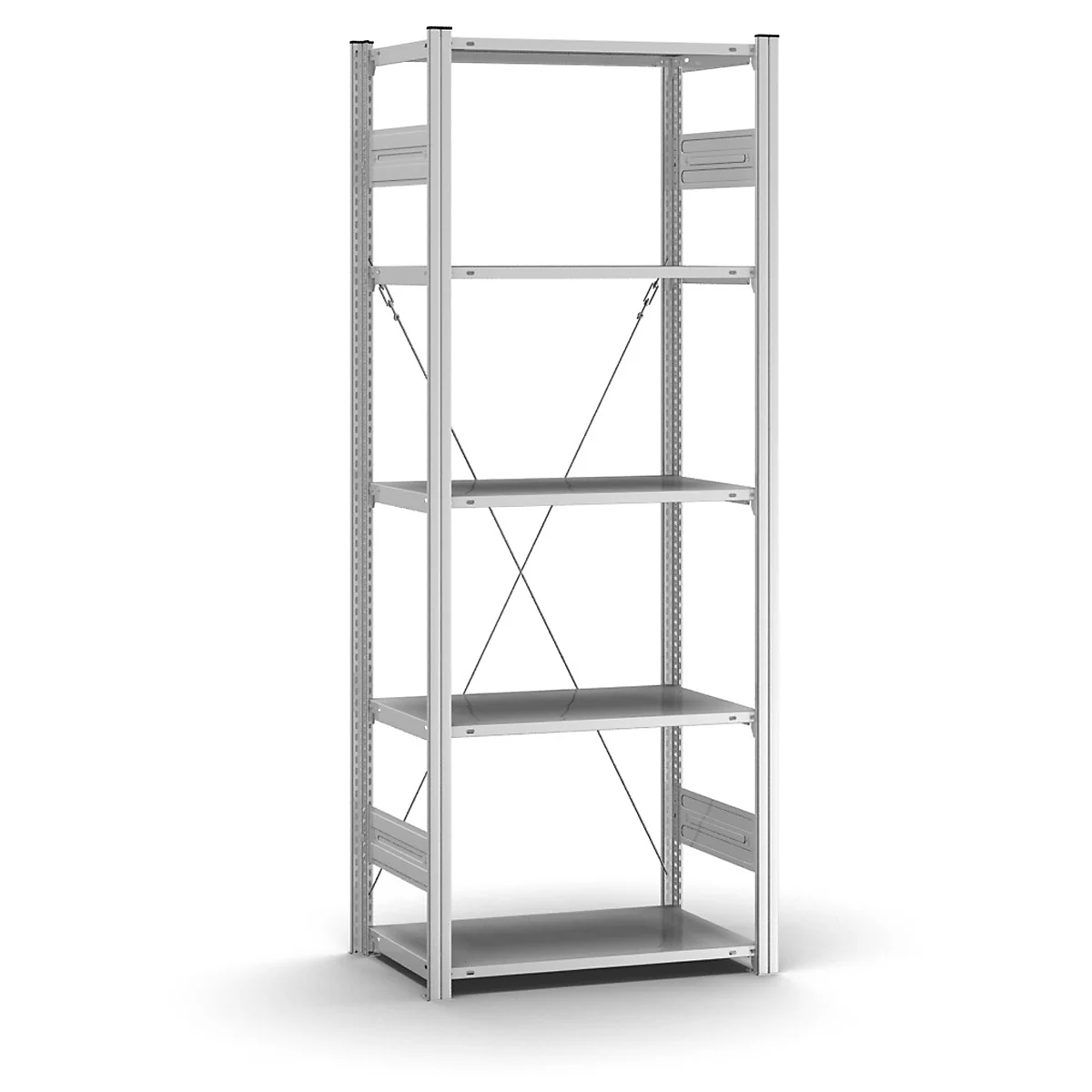 Une étagère en métal argenté avec quatre étagères se dresse sur fond blanc. Deux entretoises diagonales stabilisent la structure.