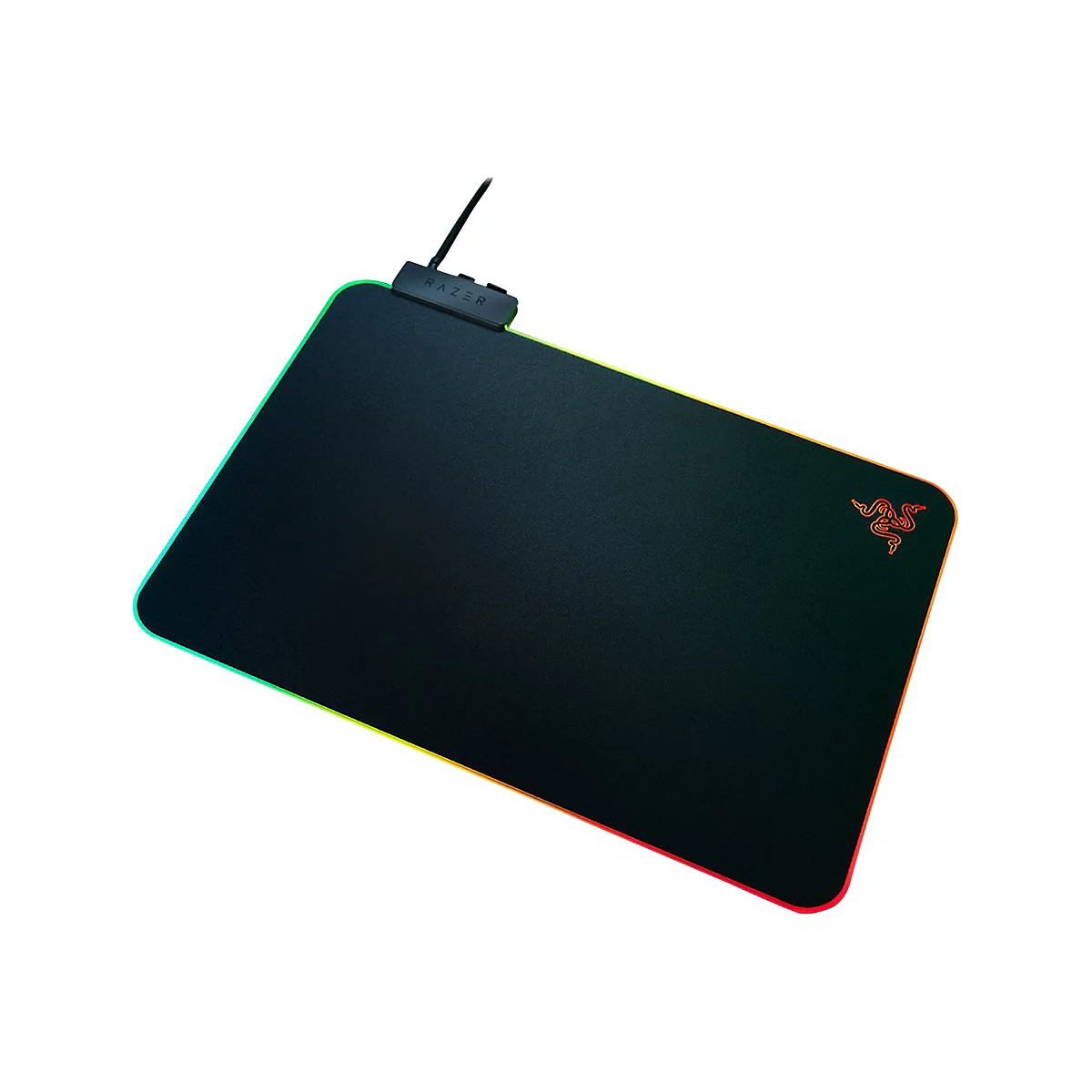 Schwarzes Razer-Mauspad mit farbiger Beleuchtung am Rand und Razer-Logo. Ein Kabel ist angeschlossen.