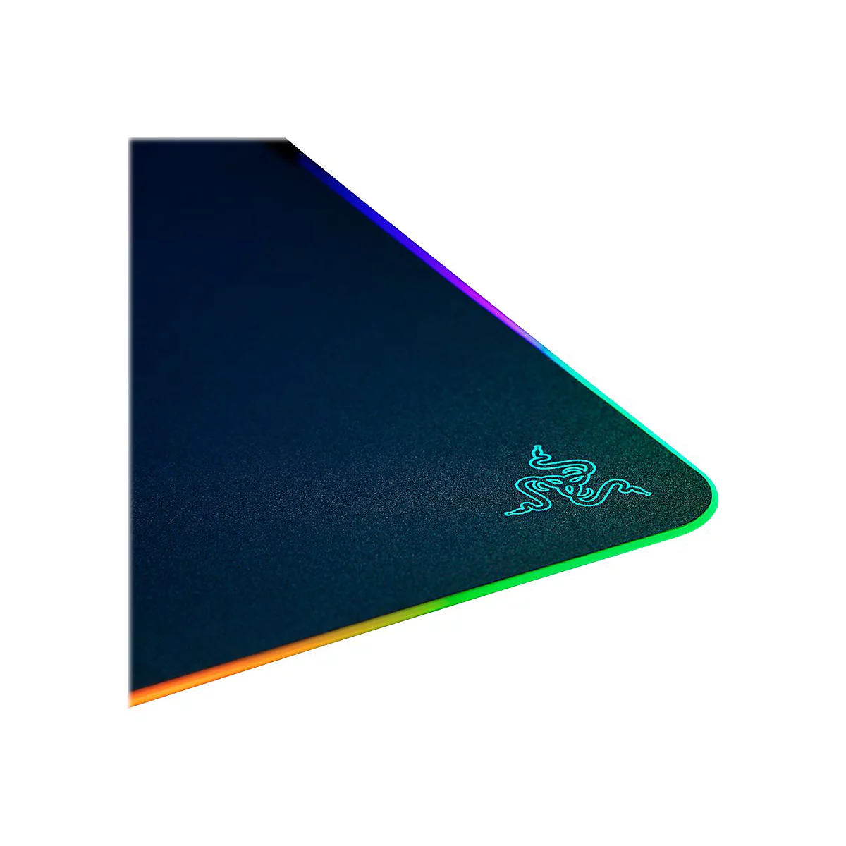 Ecke eines schwarzen Gaming-Mauspads mit mehrfarbiger RGB-Beleuchtung und Razer-Logo.