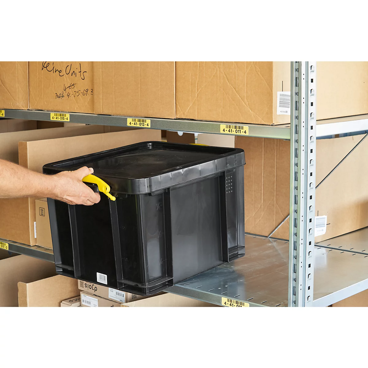 Really Useful Boxes Aufbewahrungsbox, 35L, schwarz, Griffe gelb
