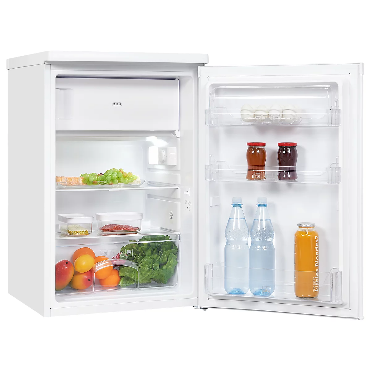 Un réfrigérateur compact blanc avec la porte ouverte, rempli d'aliments frais comme des fruits, des légumes et des boissons.