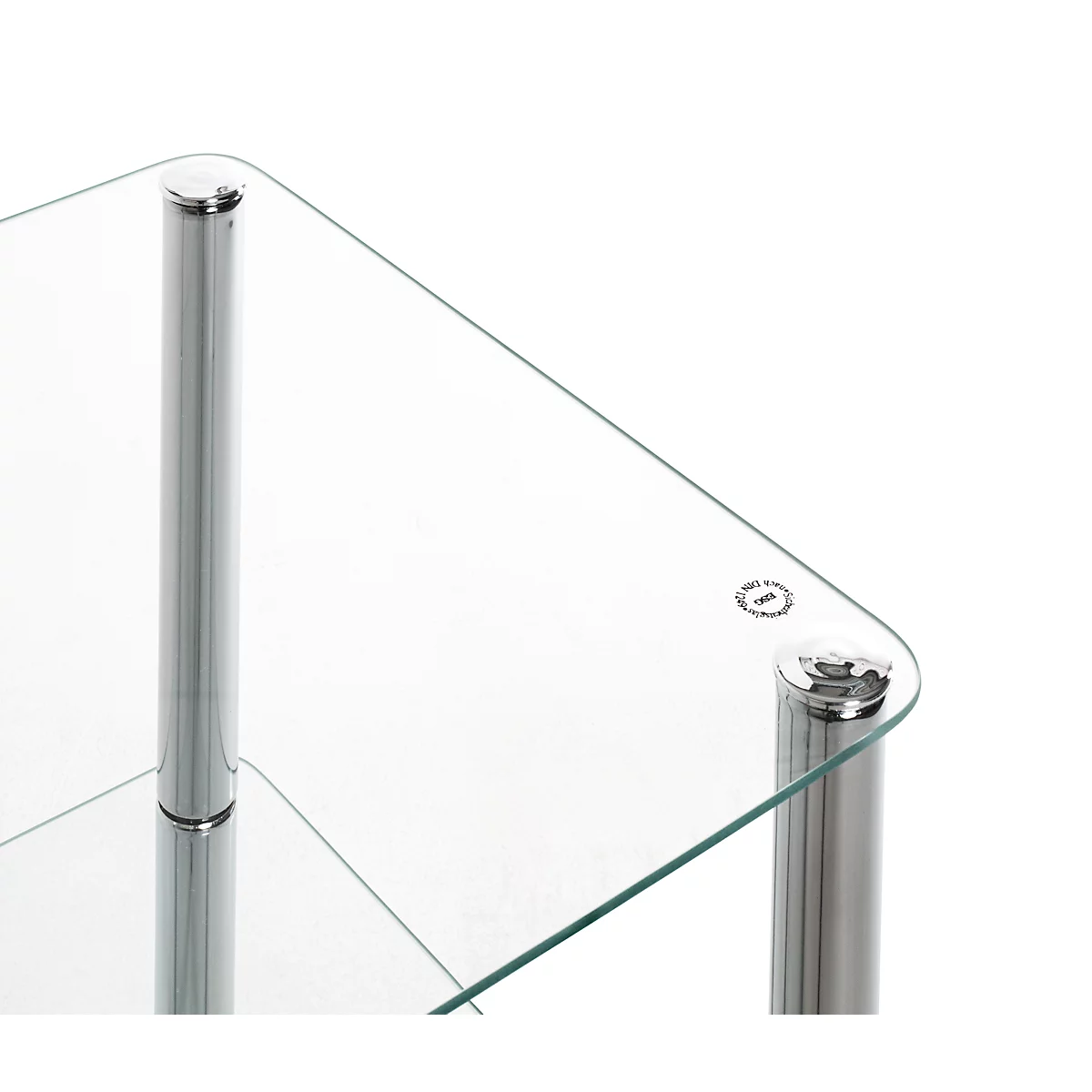 Detailaufnahme eines modernen Glastisches. Auf dem transparenten Glas befinden sich Metallfüße, die ein sauberes Design aufweisen.