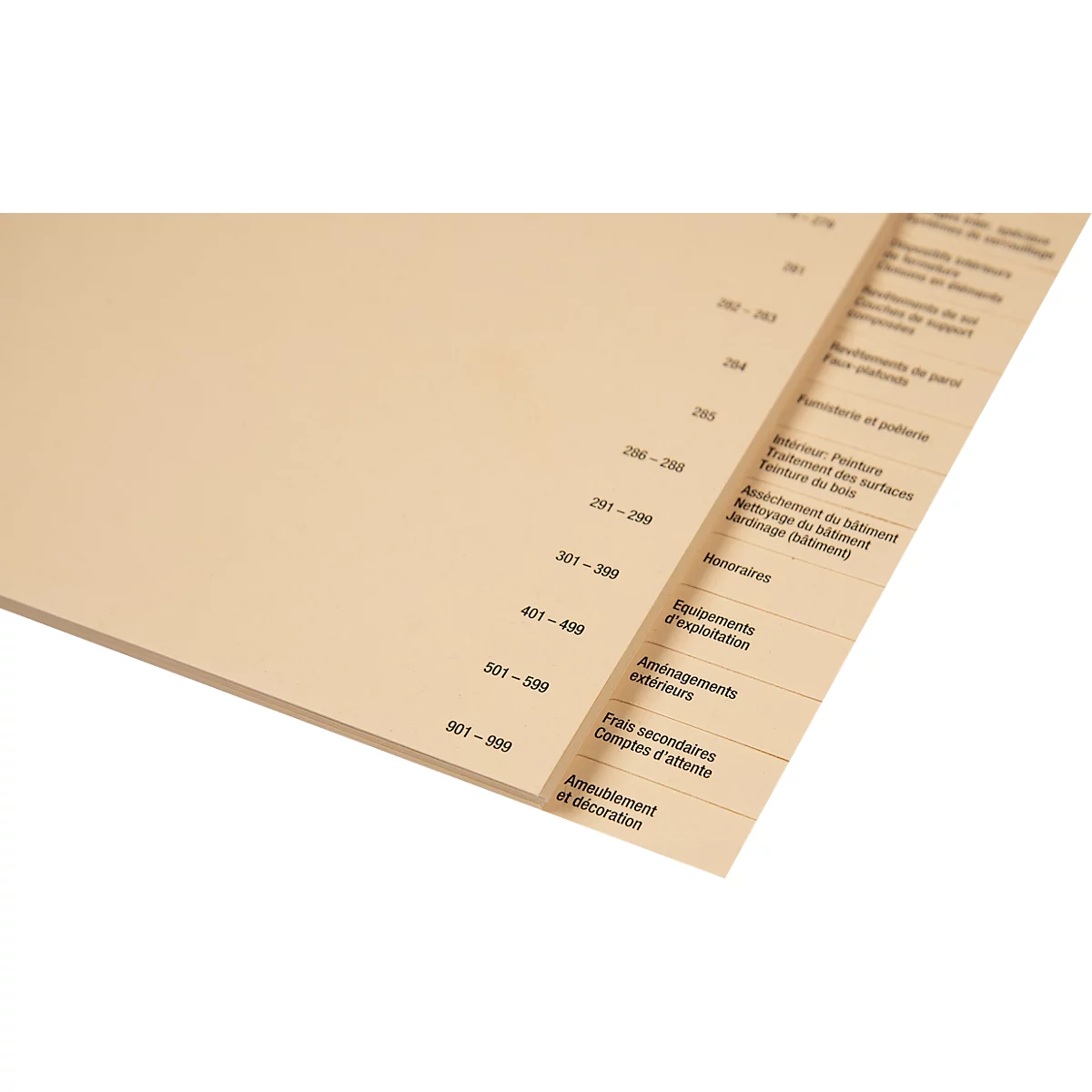 Deux fiches beiges avec des lettres noires sont disposées légèrement en chevauchement sur un fond blanc. Inscription, 201-299, 301-399, 401-499, 501-599, 901-999.