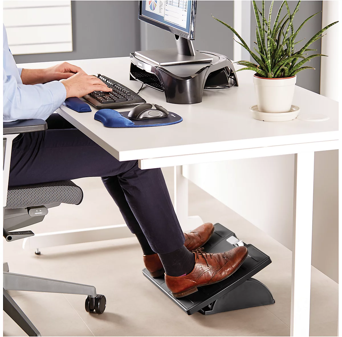 Reposapiés Fellowes Office Suites™ Microban®, ajustable en altura 3 niveles, rectangular