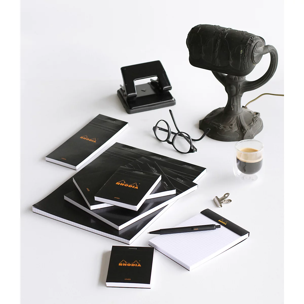 Rhodia Block No.18, 80 feuilles, DIN A4, 80 g/m², couverture cartonnée, agrafé, papier velin, certifié PEFC®, ligné, avec marge, noir