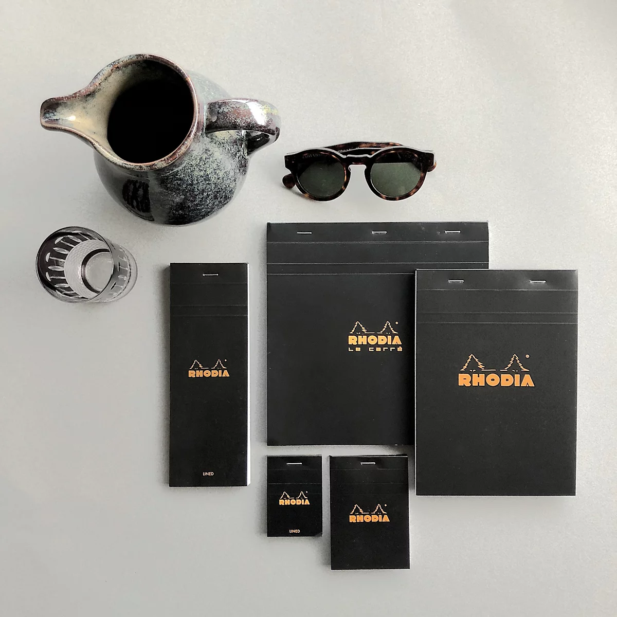 Rhodia Block No.18, 80 feuilles, DIN A4, 80 g/m², couverture cartonnée, agrafé, papier velin, certifié PEFC®, quadrillé, noir