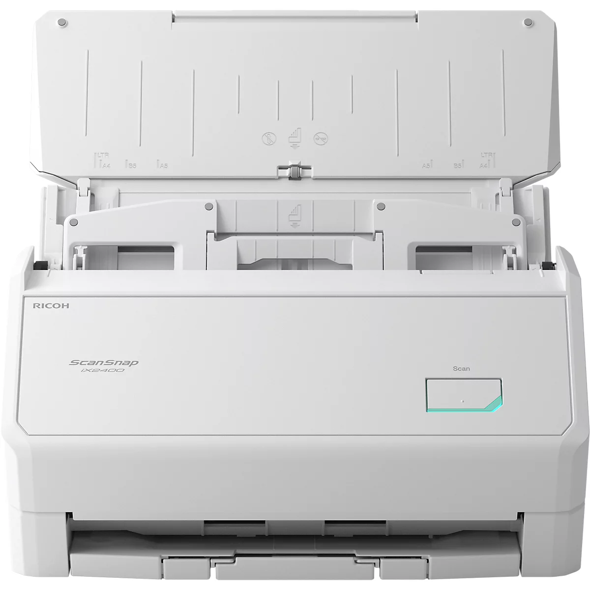 Weißer Ricoh ScanSnap Dokumentenscanner mit geöffneter Zufuhrklappe vor neutralem Hintergrund.