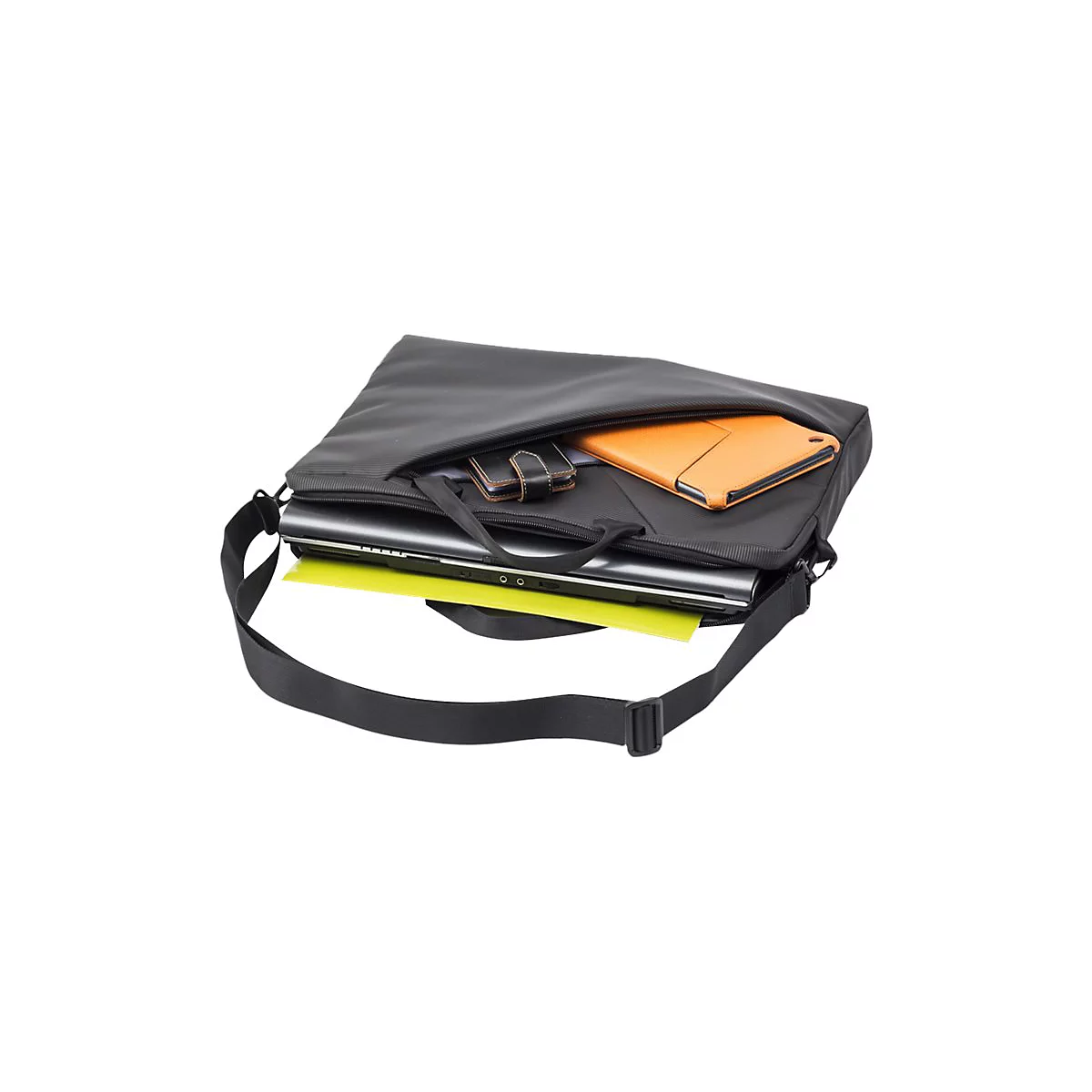 Schwarze Laptoptasche, offen, mit Laptop, Tablet, Portemonnaie und Dokumenten. Die Tasche hat einen Schulterriemen.