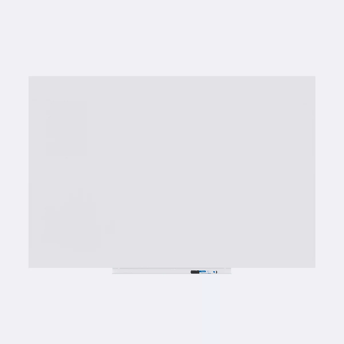 Grand tableau rectangulaire blanc avec porte-stylo, sur lequel repose un stylo.