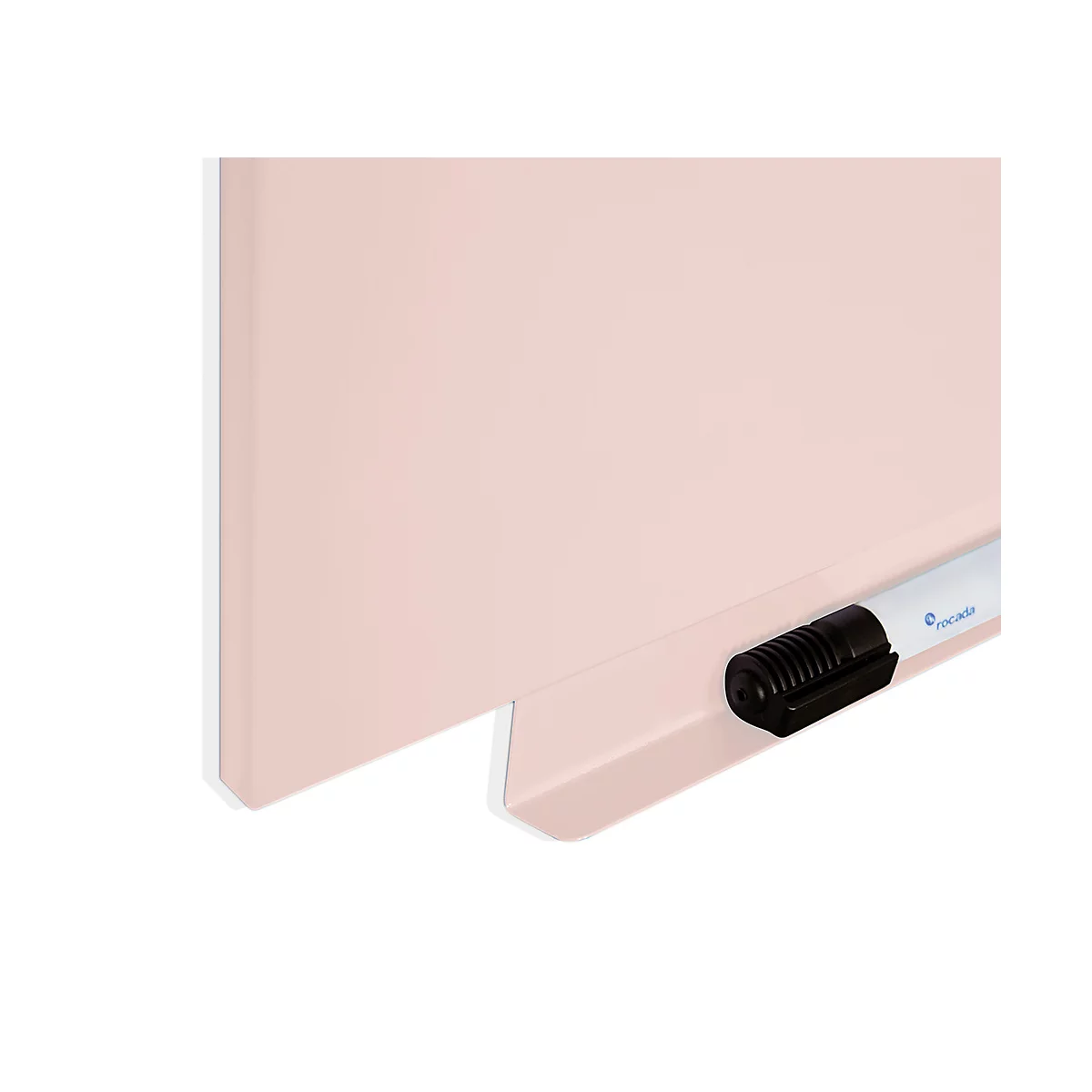 Close-up van een roze bord met penhouder en een witte marker.