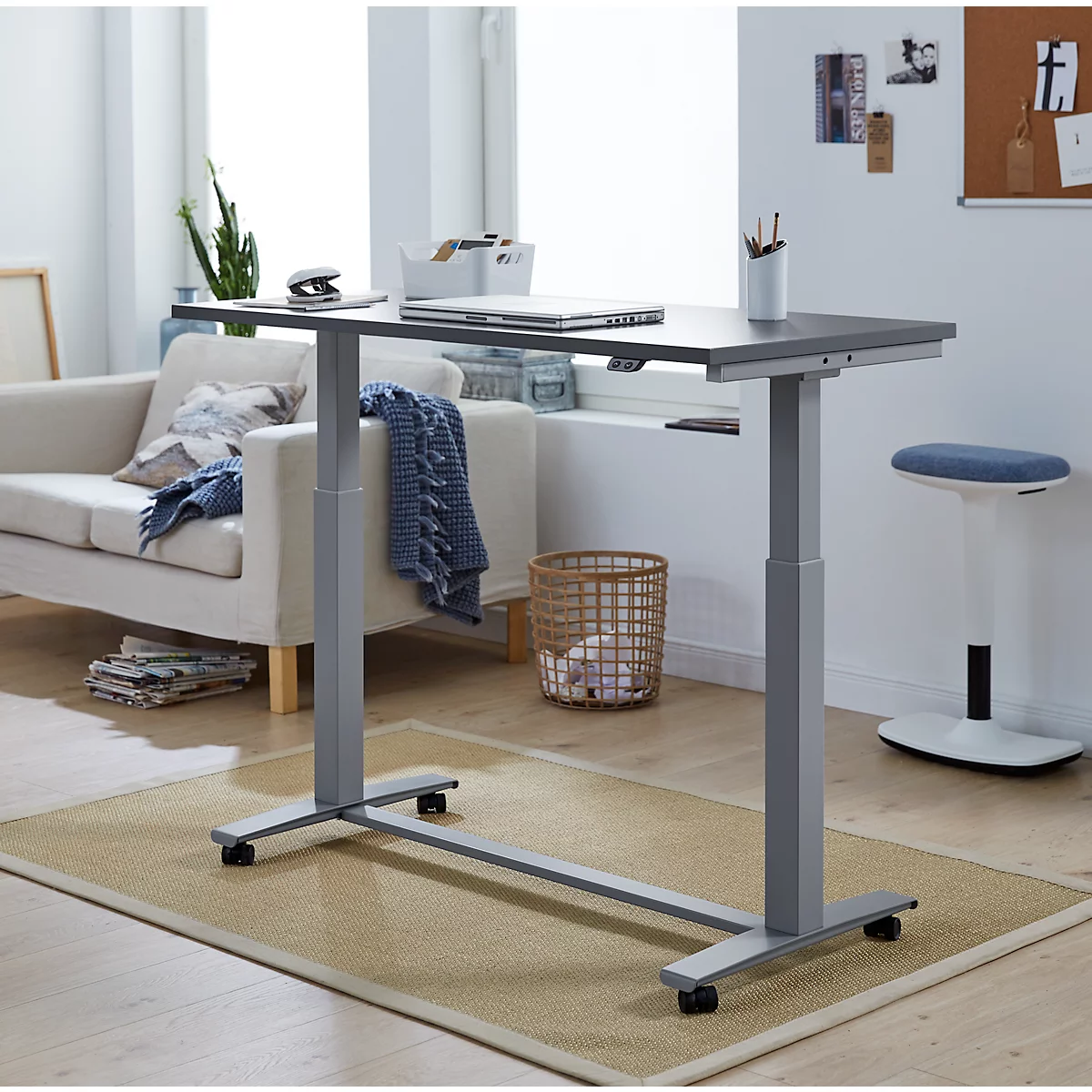 Rollensatz mit Traverse, für elektrisch höhenverstellbaren Home Office Schreibtisch Roll it, Stahlgestell, weißalu