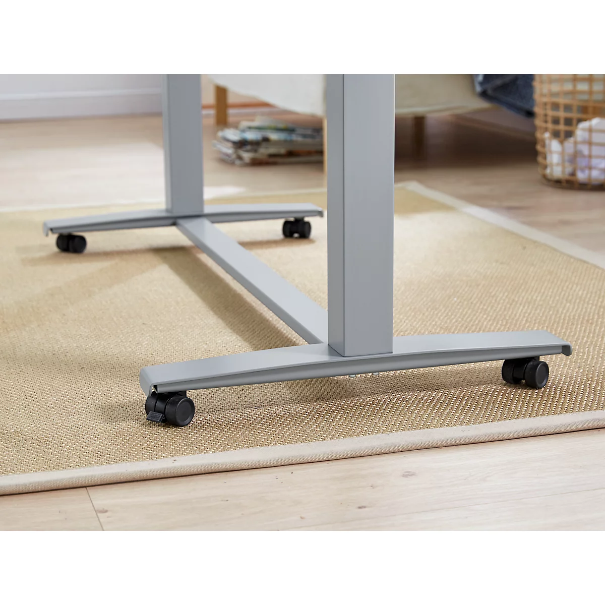 Rollensatz mit Traverse, für elektrisch höhenverstellbaren Home Office Schreibtisch Roll it, Stahlgestell, weißalu