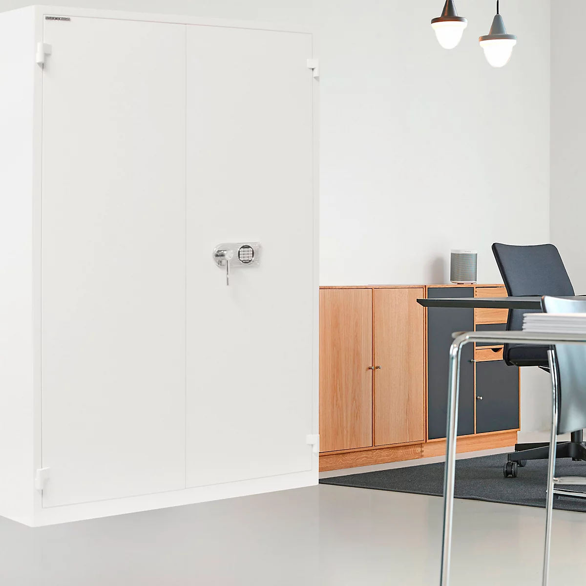 Rottner Armoire de bureau en acier Office 4 Premium, 818 l, porte battante, 4 tablettes, serrure électronique, L 1250 x P 520 x H 19151 mm, acier, gris clair RAL 7035