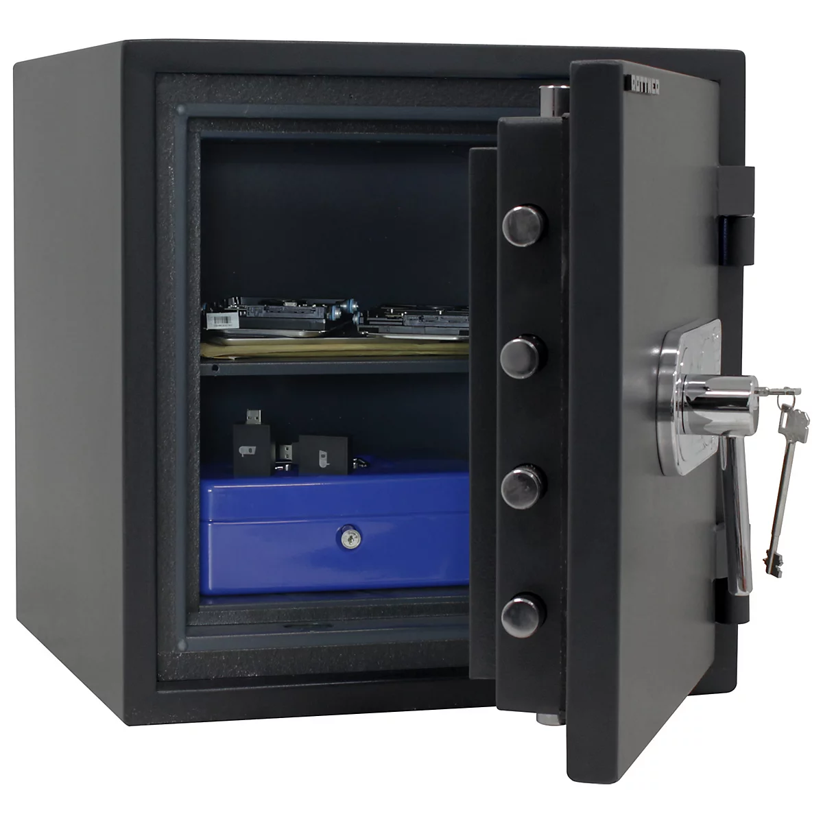 Offener Tresor mit digitaler Hardware und blauer Box. Schlüssel stecken.