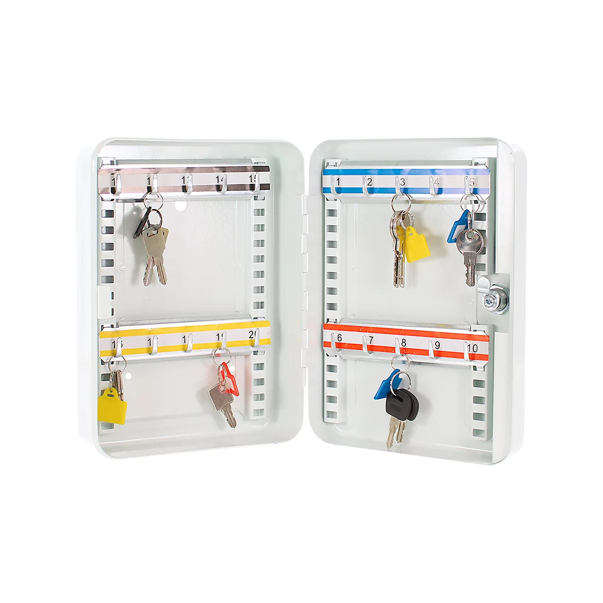 Open, witte sleutelkast met sleutels. Grijs, geel en blauw genummerde balken bovenaan, met sleutels eronder.