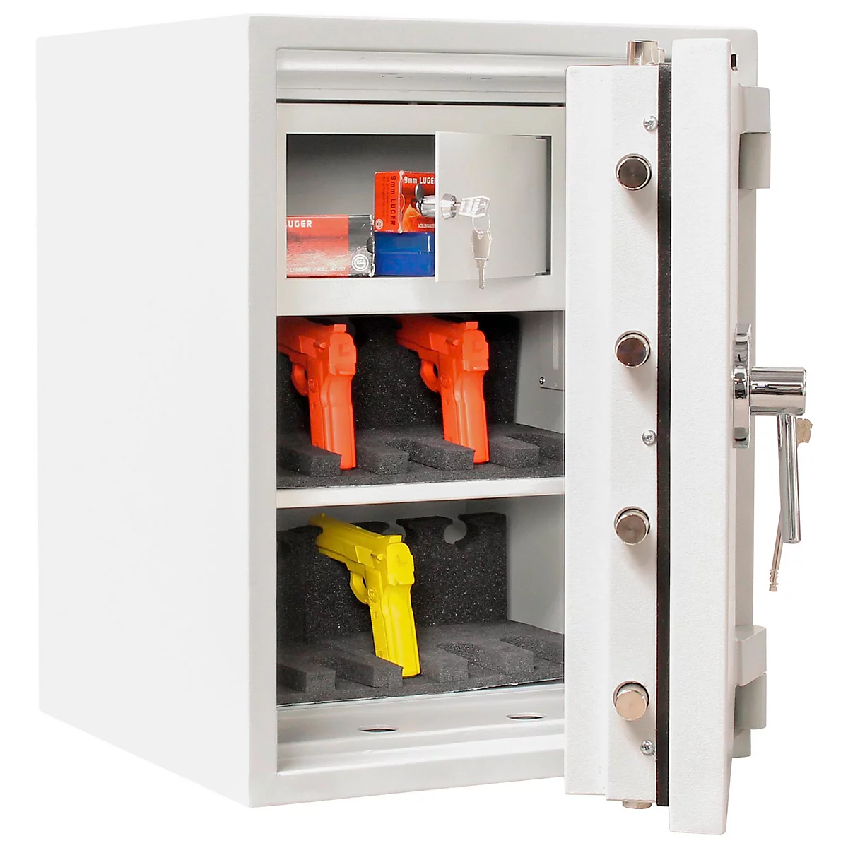 Weisser Tresor mit offener Tür, orangefarbenen und gelben Spielzeugwaffen, Munition. Der Tresor ist leer.