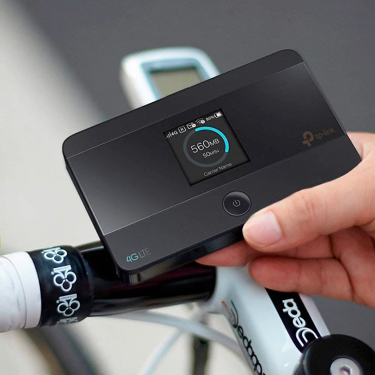 Routeur WLAN mobile TP-Link M7350, 4G LTE, jusqu'à 10 utilisateurs, téléchargement jusqu'à 150 Mbit/s et envoi jusqu'à 50 Mbit/s, fonctionnement sur batterie jusqu'à 8 h, L 106 × P 66 × H 16 mm