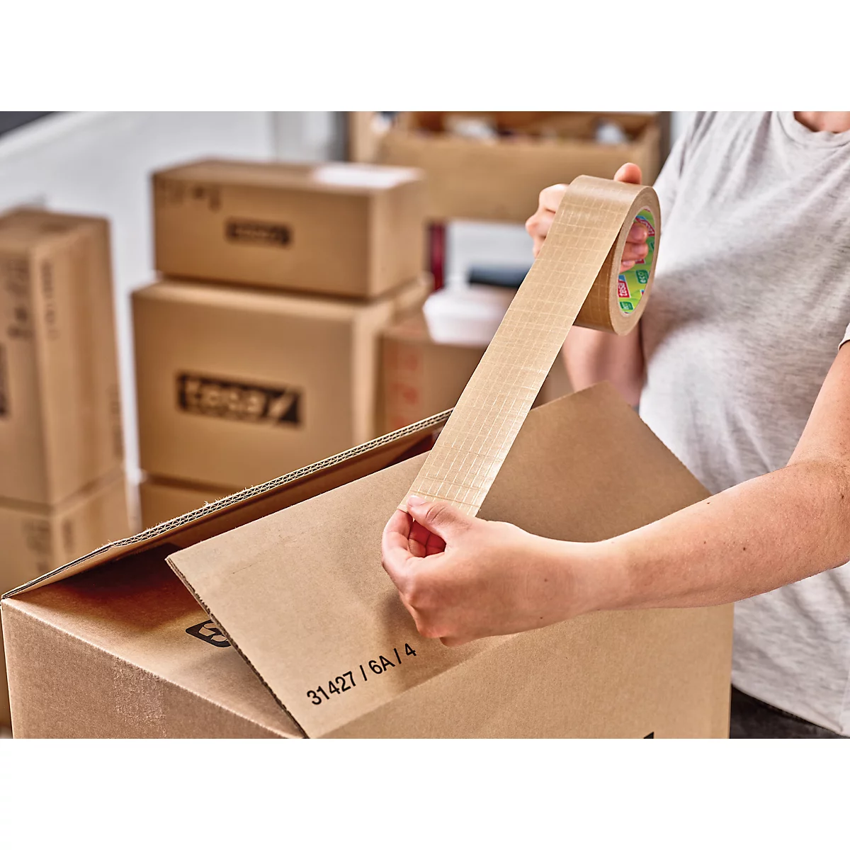 Ruban d'emballage tesapack® PAPER ULTRA STRONG ecoLogo® 56000, adhérence extra-forte, pour paquets jusqu'à 30 kg, résistant à la déchirure, sans solvant, recyclable, papier kraft