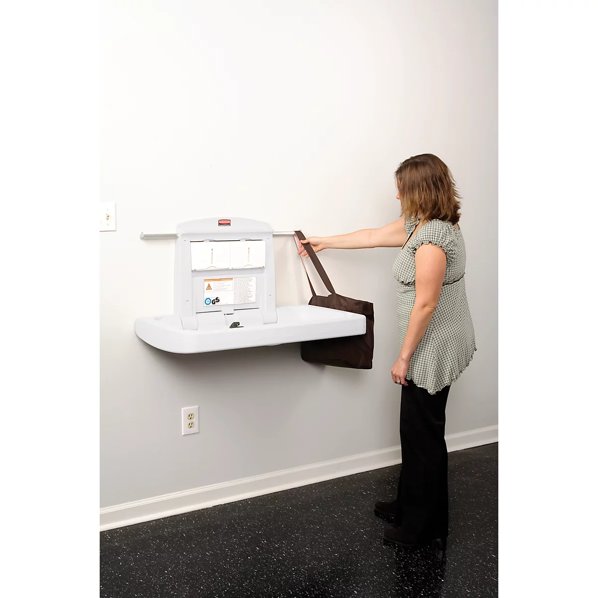 Rubbermaid® babyverschoonstation, voor horizontale wandmontage, antimicrobieel, opvouwbaar, lade, houder voor maximaal 40 documenten, PP, wit
