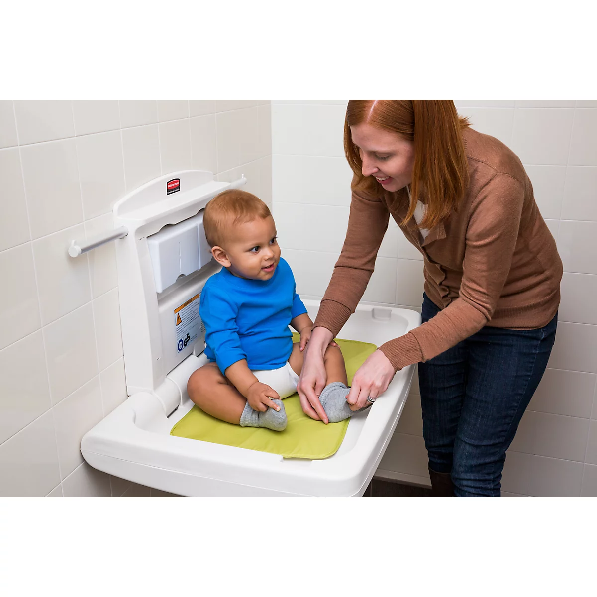 Rubbermaid® babyverschoonstation, voor horizontale wandmontage, antimicrobieel, opvouwbaar, lade, houder voor maximaal 40 documenten, PP, wit