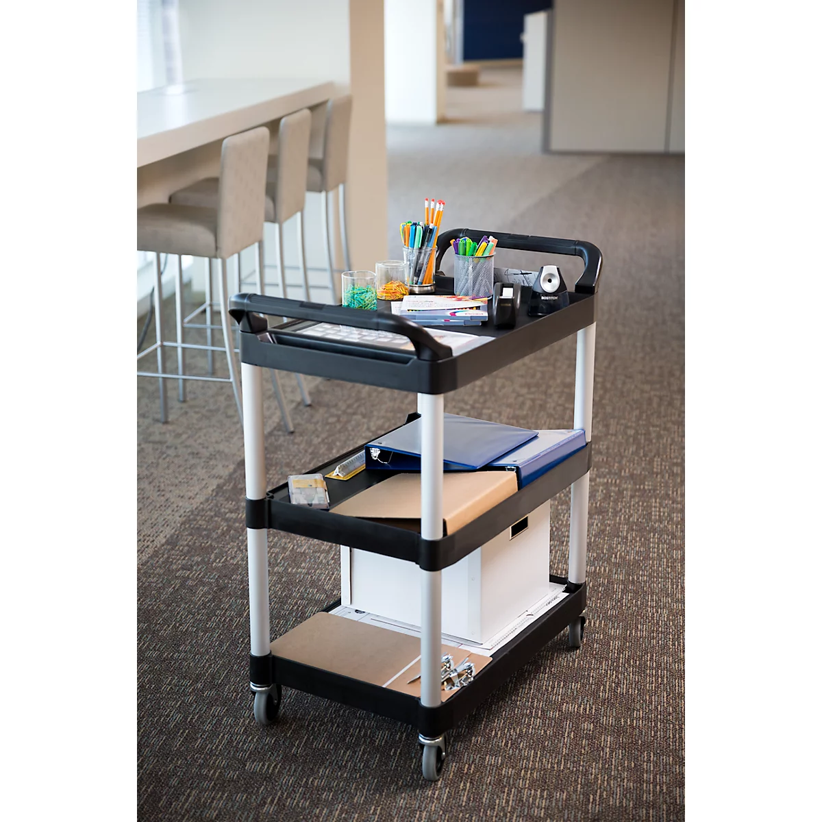 Rubbermaid servicewagen, 3 plateaus, tot 90 kg, open ontwerp, zwart