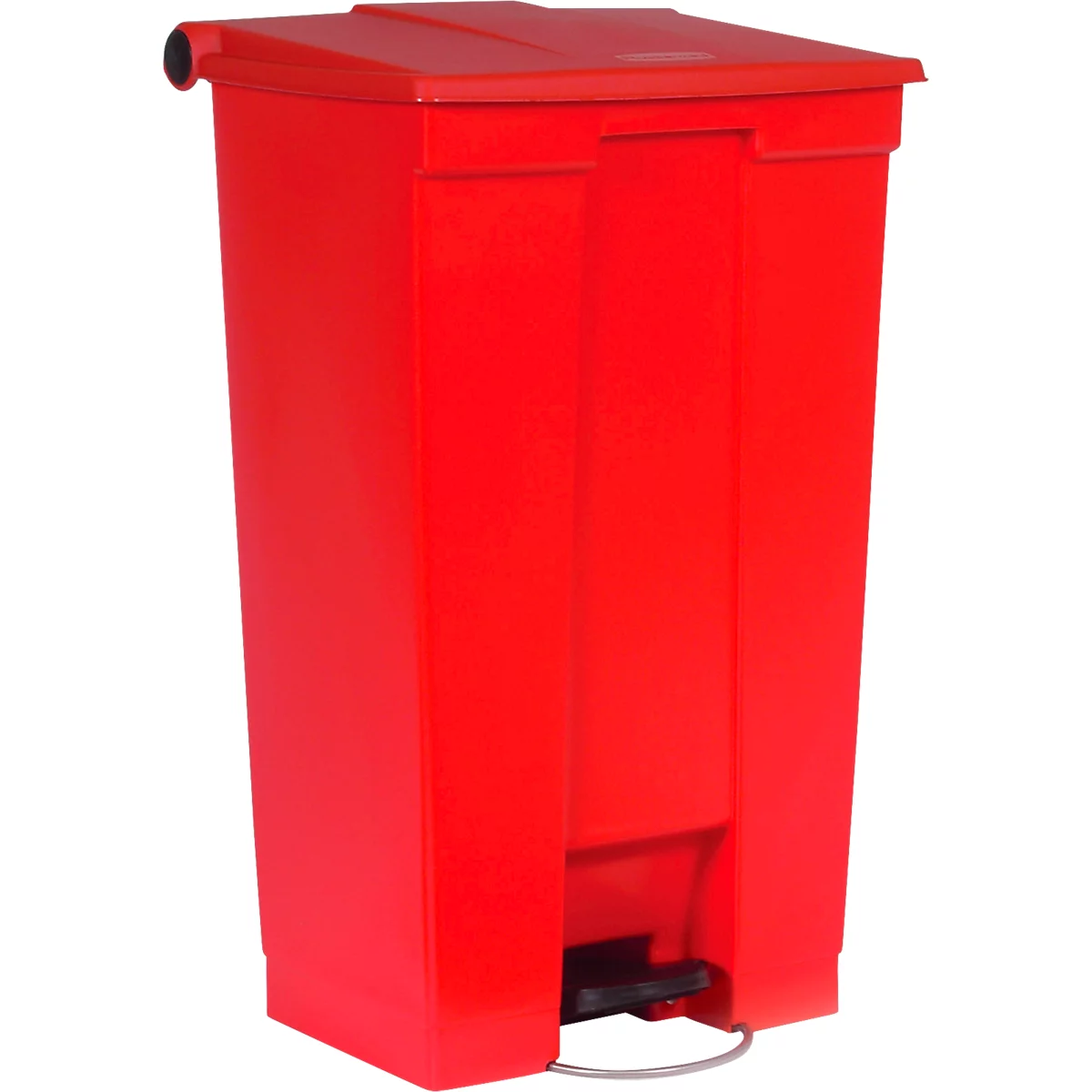 Roter Treteimer aus Kunststoff mit Deckel und Pedal. Steht auf weißem Hintergrund.