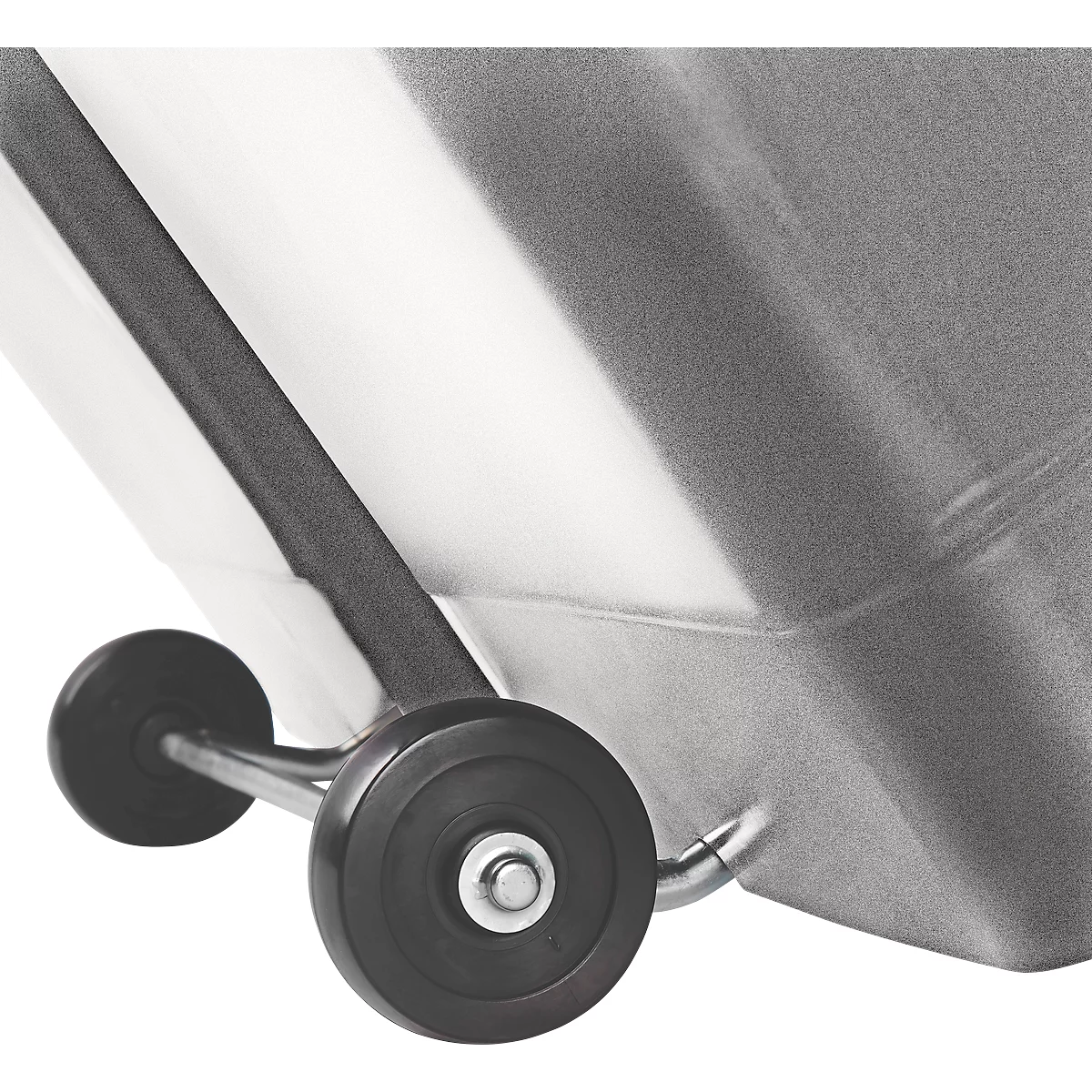 Nahaufnahme von zwei schwarzen Rädern mit Metallhalterung und einem silberfarbenen Behälter.