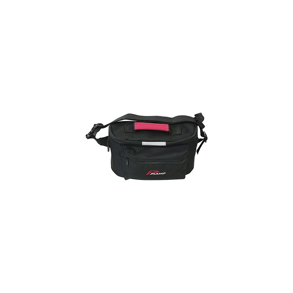 Sac isotherme noir avec poignée rouge et bandoulière. Poche avant zippée. Le sac porte le logo "PLANO".