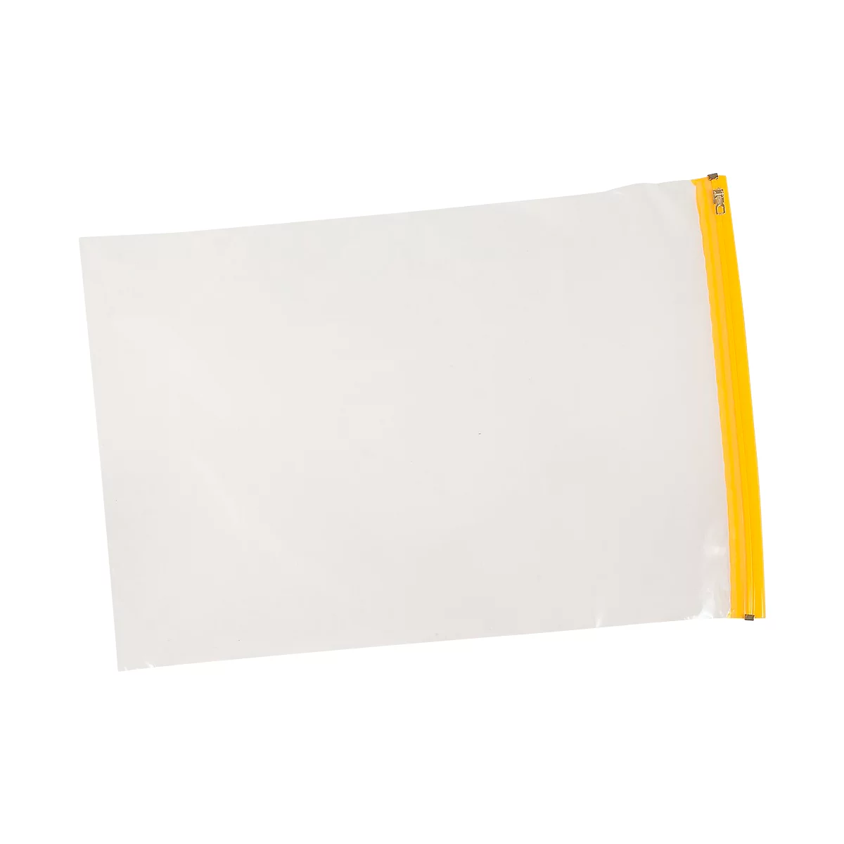 Sac en plastique transparent avec fermeture jaune. Sur fond blanc.