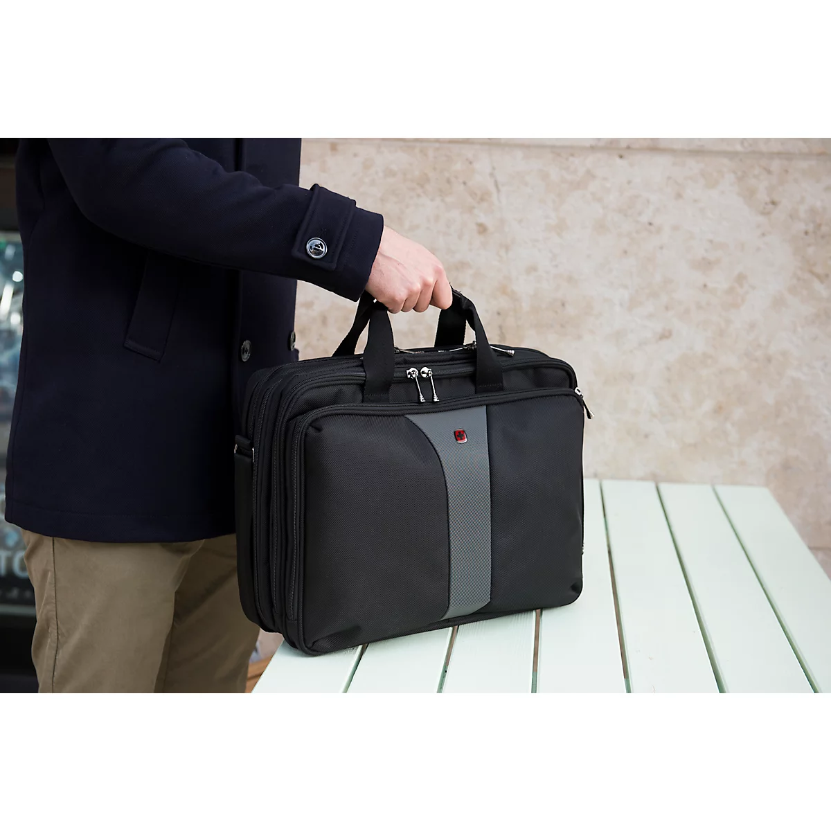 Sacoche pour ordinateur portable Wenger Legacy 16, ordinateurs portables jusqu'à 16', compartiment pour ordinateur portable, fixation trolley, L 400 x H 310 x L 180 mm, 15 l, polyester/nylon, noir/gris