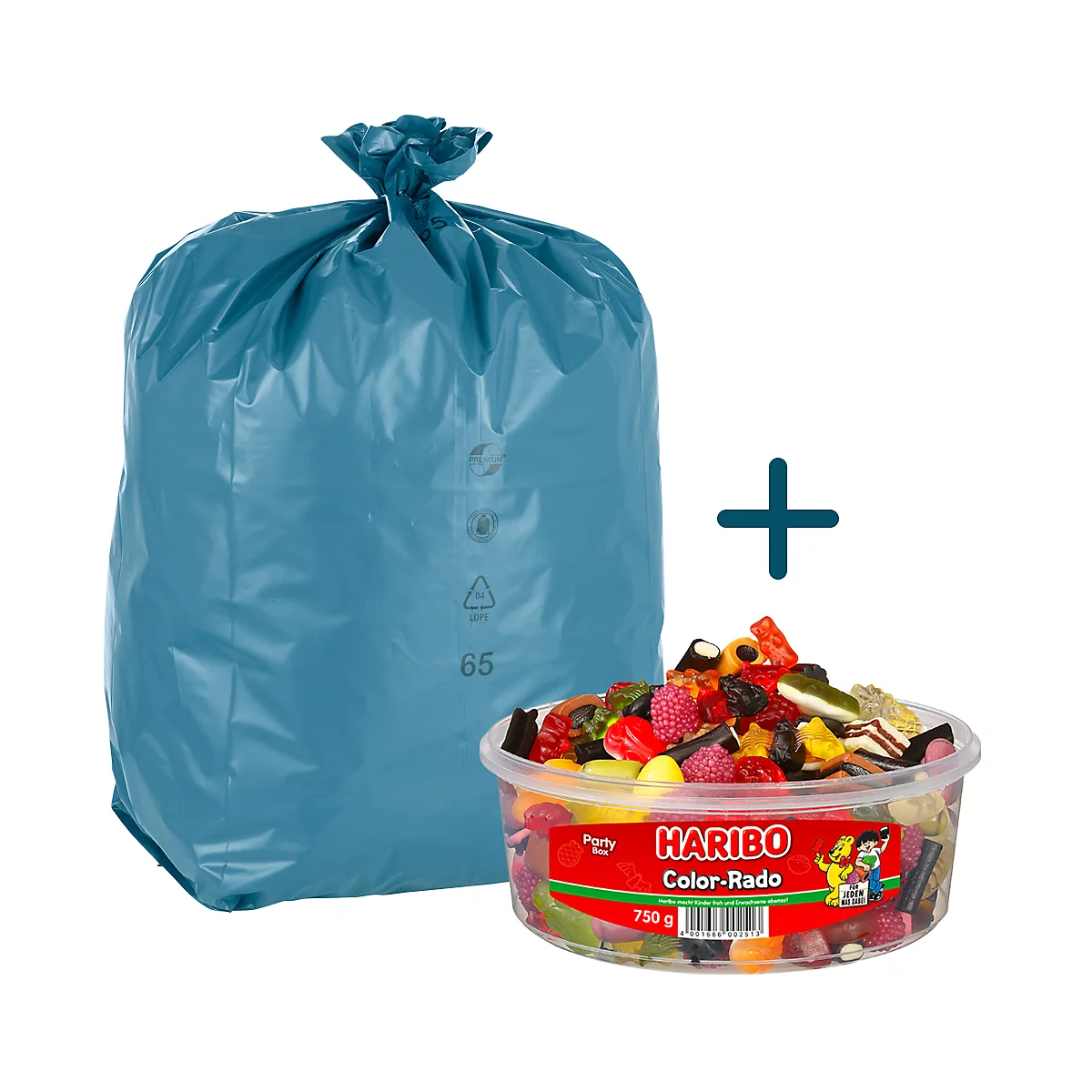 Un sac poubelle bleu et un bol de bonbons gélifiés Haribo colorés. Un signe plus relie les deux éléments.