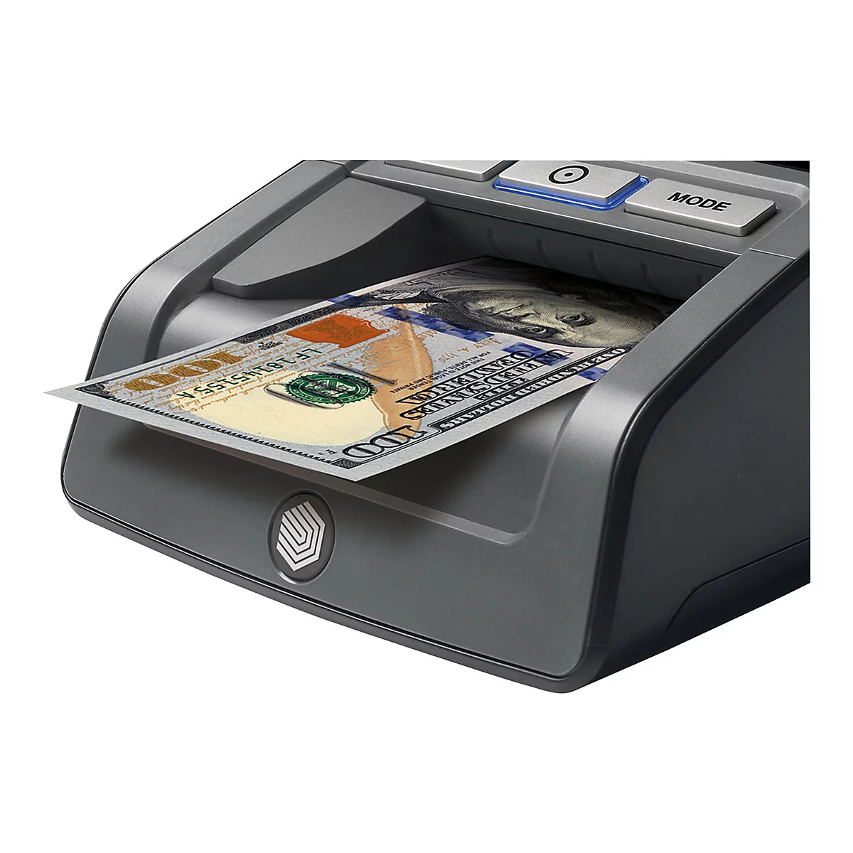 Ein Banknotenprüfgerät scannt einen 100-US-Dollar-Schein.