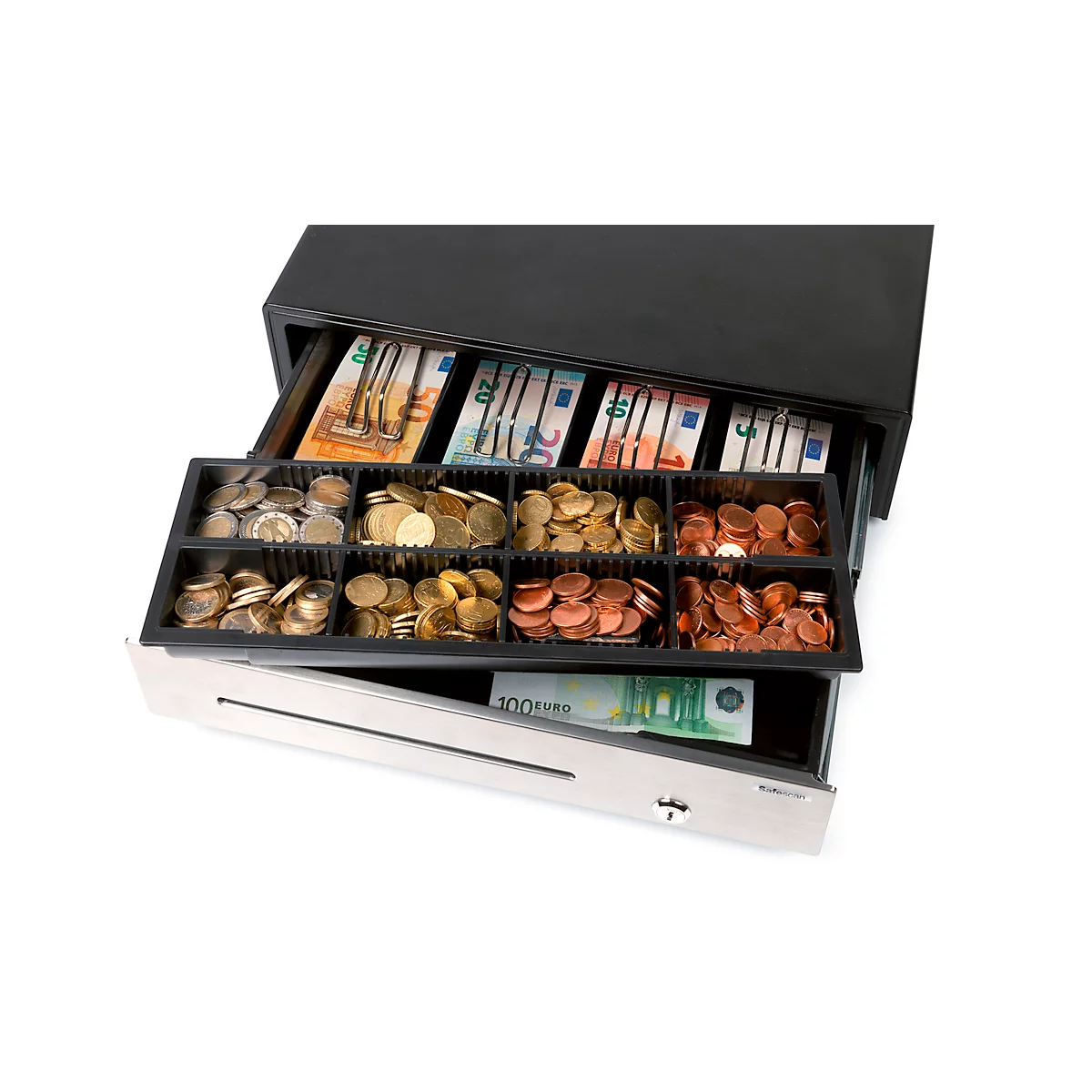 Open kassalade met contant geld: munten, bankbiljetten. Zwarte doos, zilveren lade, op witte achtergrond.