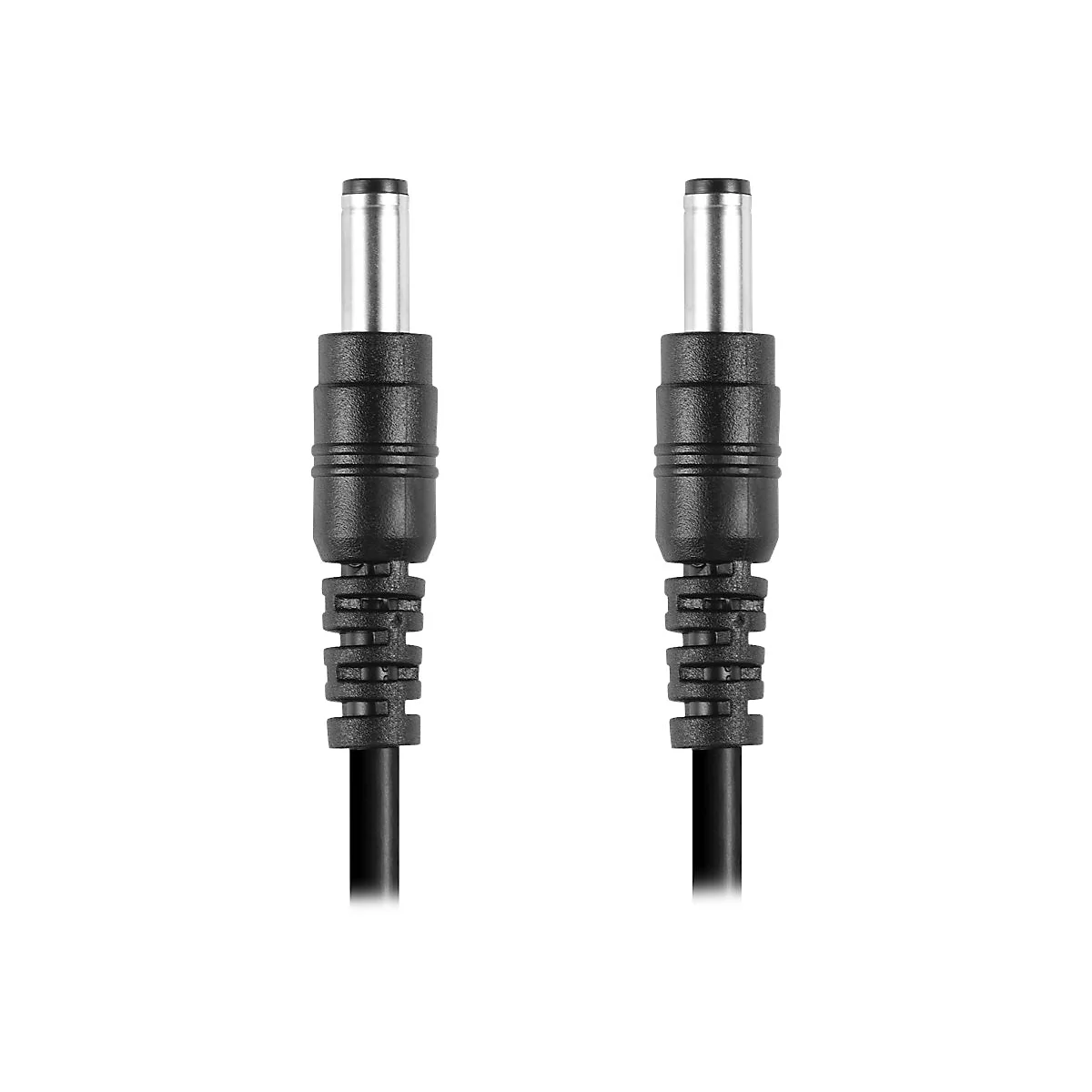 Zwei schwarze Stromkabel mit Metallspitzen, detailreich dargestellt. Die Kabel sind für den Anschluss von Geräten gedacht.