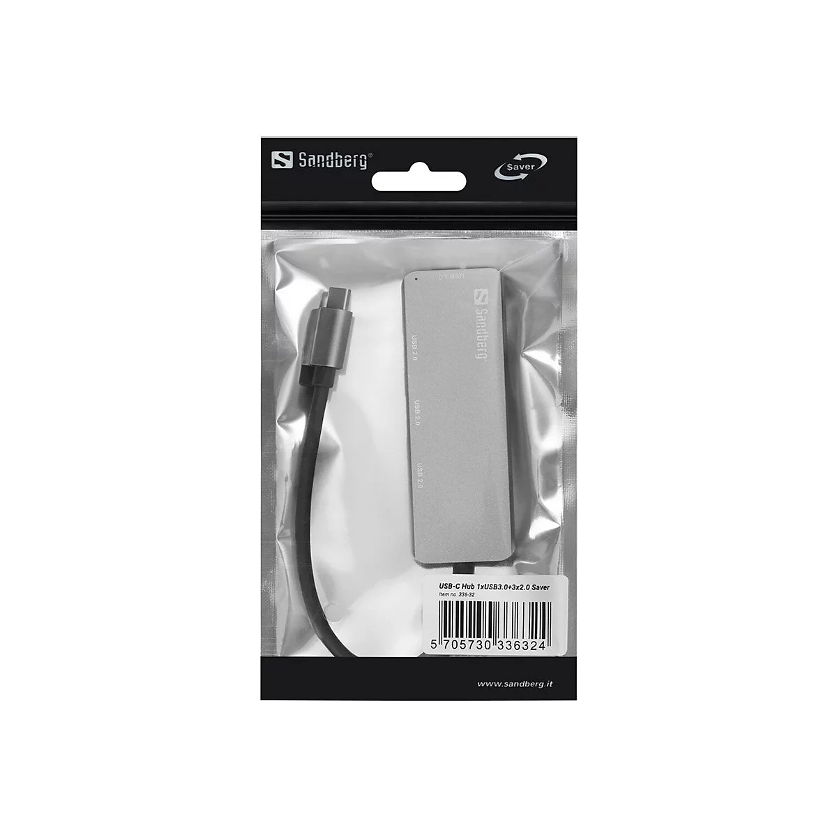 Silberner Sandberg USB-C Hub in transparenter Kunststoffverpackung mit Barcode und Produktbezeichnung.