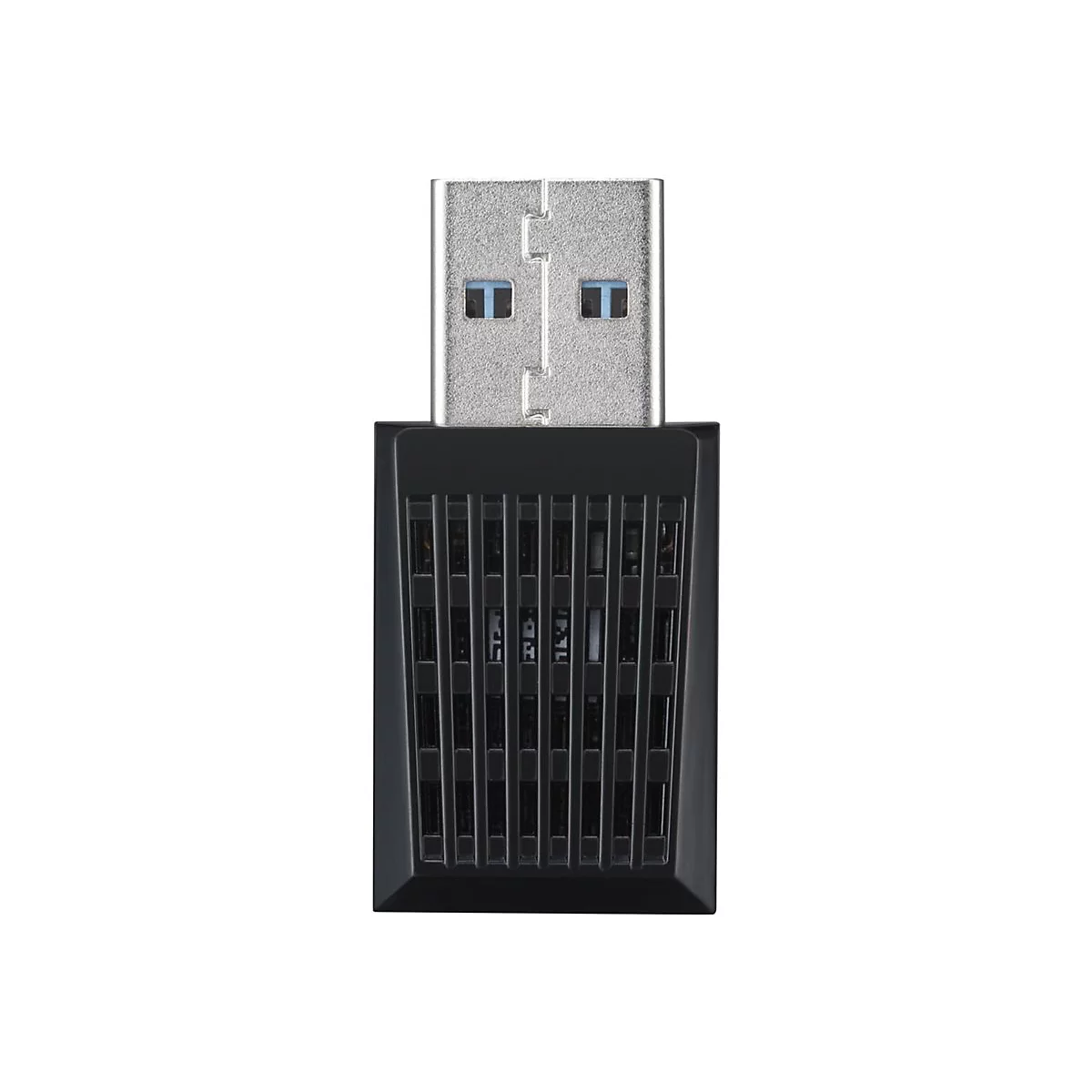Schwarzer USB-Adapter mit metallischem Stecker und gerippter, kunststoffartiger Oberfläche vor weißem Hintergrund.