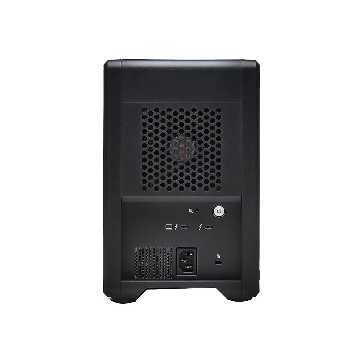 Schwarzes Computergehäuse mit Lüftungsgitter, Power-Knopf, Anschlüssen und Netzkabelanschluss auf weißem Hintergrund.