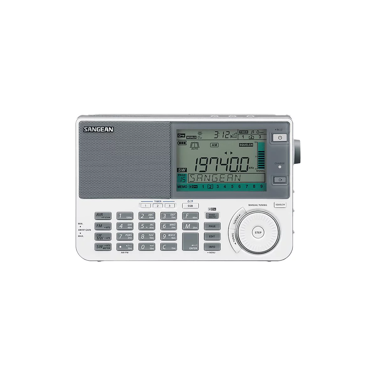 Silbernes Sangean Weltempfänger-Radio mit großem Digital-Display und vielen Tasten auf weißem Hintergrund.