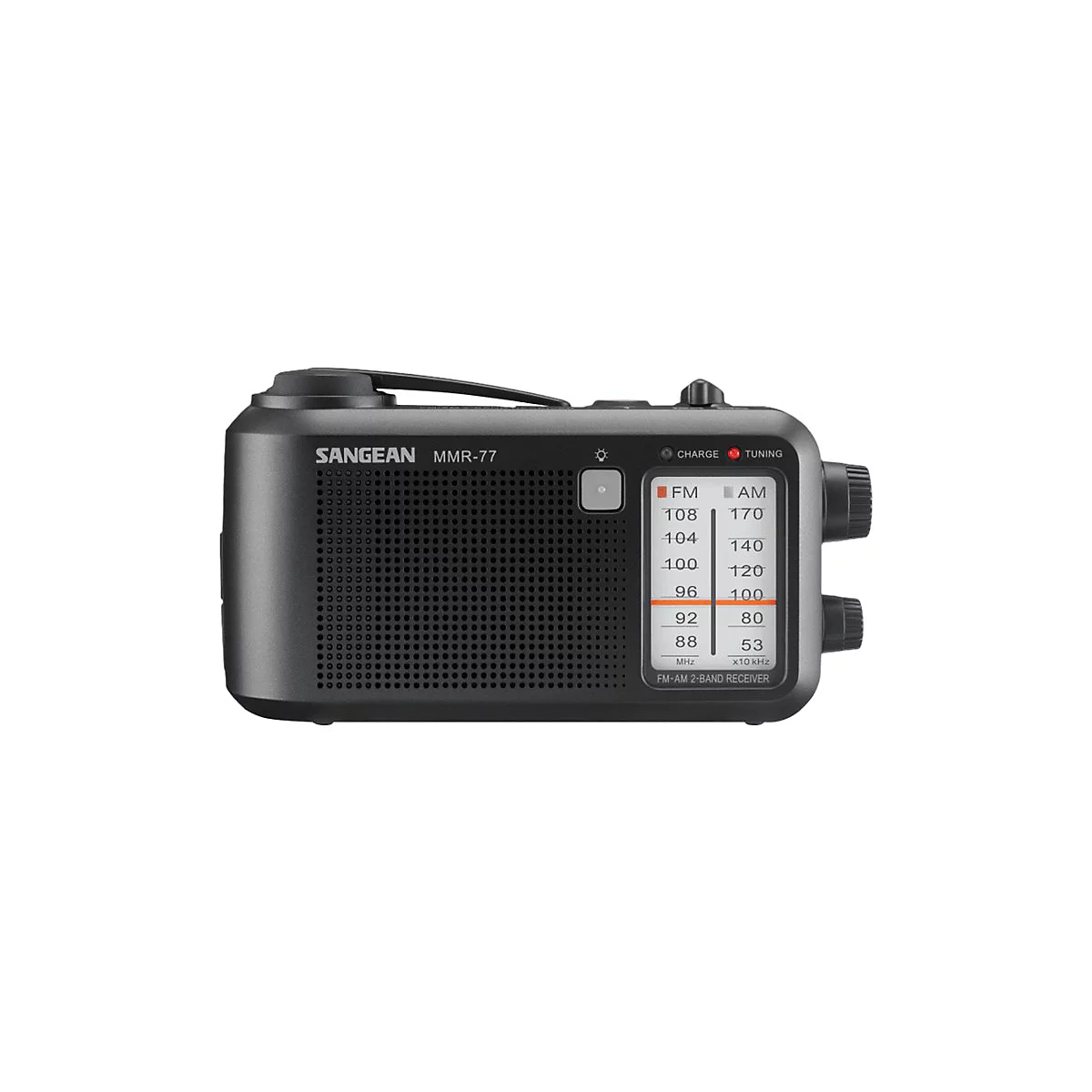 Schwarzes Sangean MMR-77 Notfallradio mit analoger Frequenzanzeige, Lautsprechergitter und Kurbel auf weißem Hintergrund.