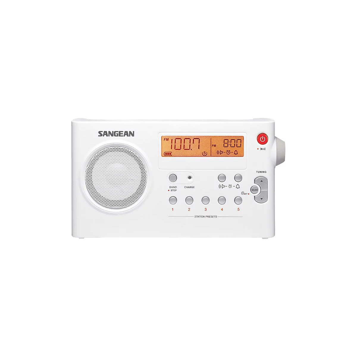 Weißes Sangean Digitalradio mit Lautsprecher, LCD-Display und Bedientasten vor neutralem Hintergrund.